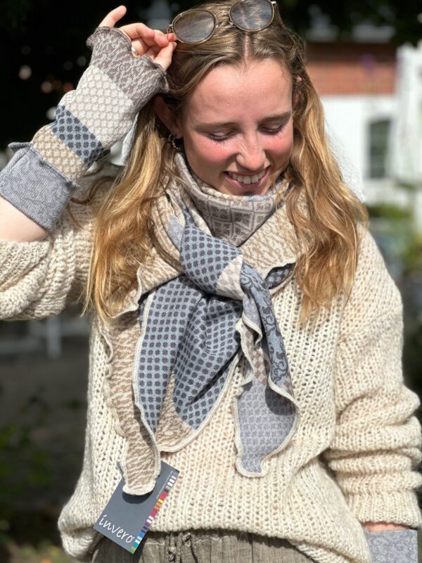 Invero | Trekantet Sjal | Joy Champagne