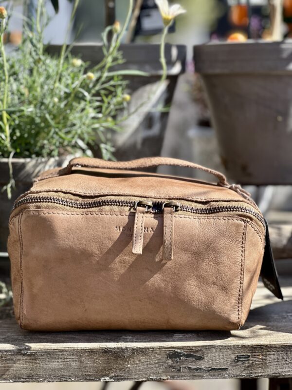 Axelsen & sön  | Austin toiletbag | Walnut | Mellem