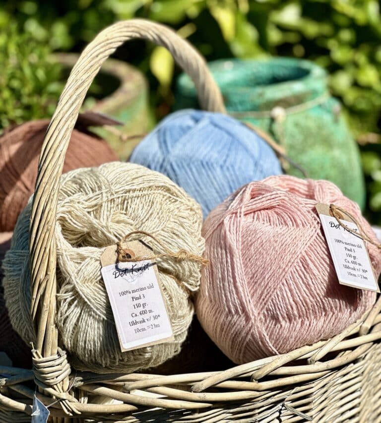 dot-knit-main