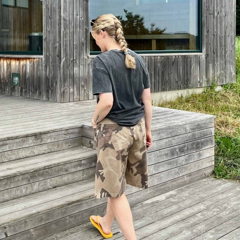 camo shorts model